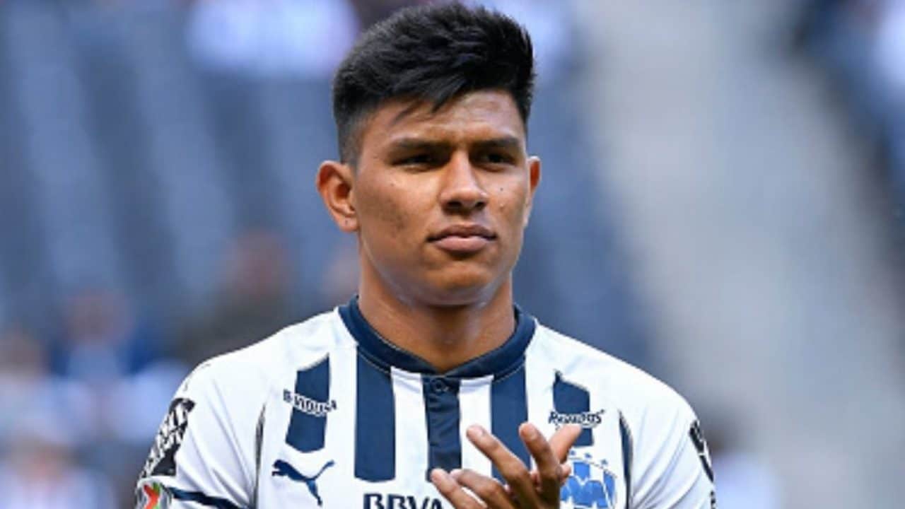 Jesús Gallardo en partido con Rayados de Monterrey.