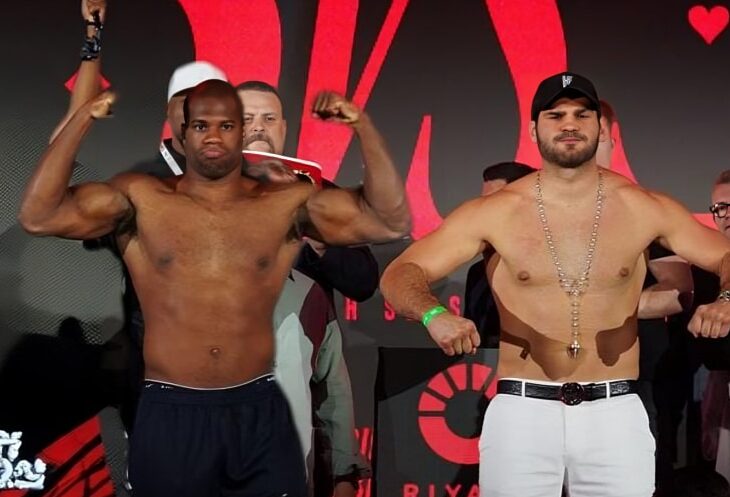 DANIEL DUBOIS A LA IZQUIERDA Y FILIP HRGOVIC A LA DERECHA, POSANDO PARA LA FOTO TRAS EL PESAJE