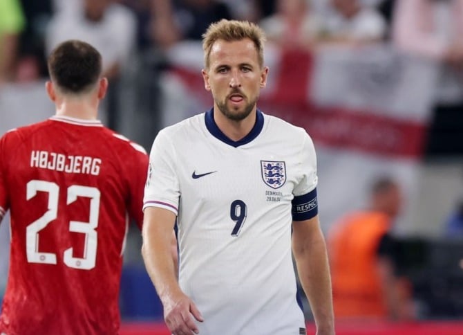 Harry Kane lamenta el empate de su equipo en la segunda jornada.