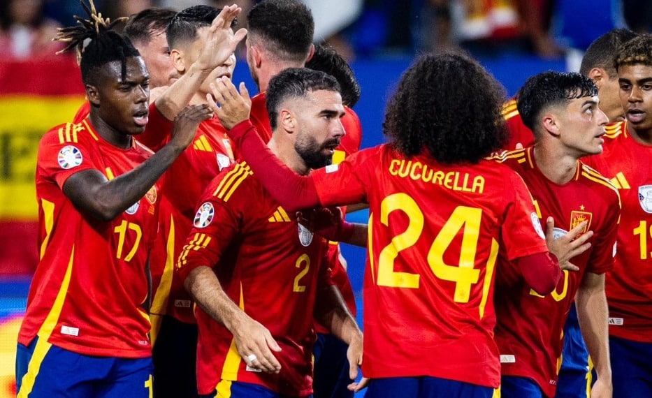 Jugadores de España festeja el gol del triunfo ante Italia.