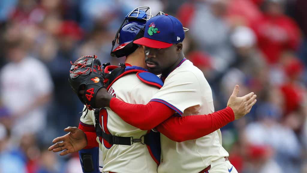 LA BATERIA DE LOS PHILLES SE FELICITA POR LA VICTORIA