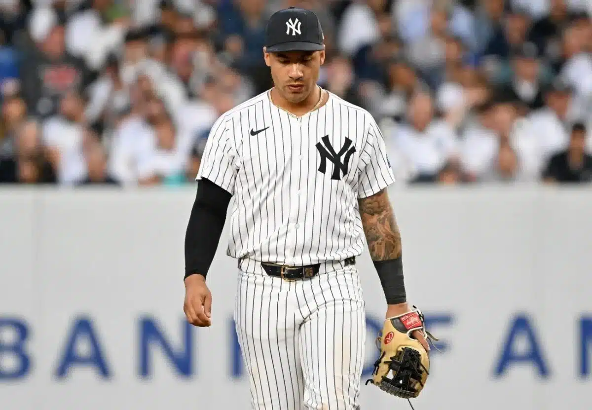 GLEYBER TORRES CONCENTRADO EN EL CAMPO CORTO