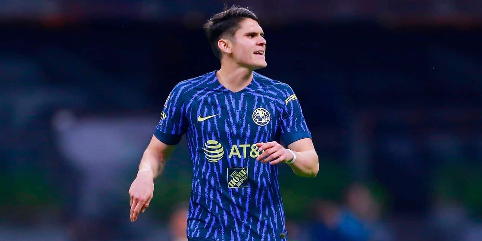 Israel Reyes puede salir del América con rumbo a la Serie A.