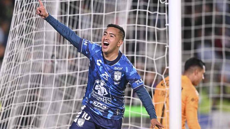 ERICK SÁNCHEZ FESTEJA SU GOL