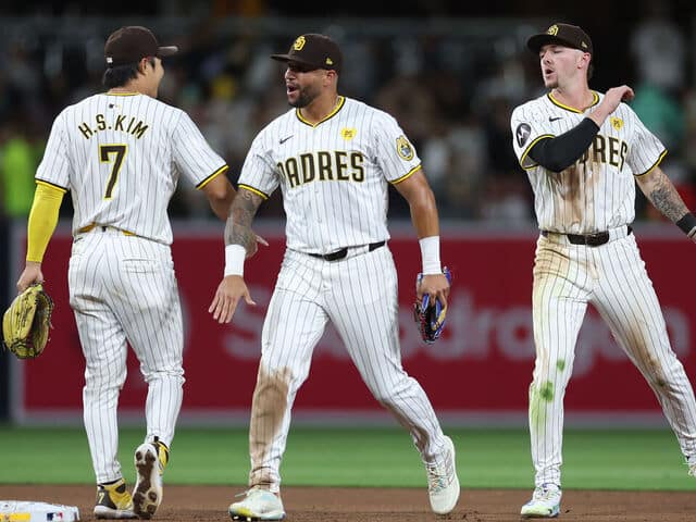 PADRES CELEBRA LA VICTORIA