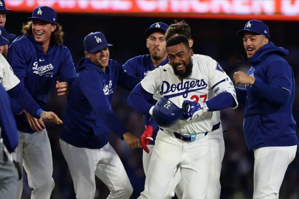 TEOSACAR FUE FIGURA EN EL TRIUNFO DE LOS DODGERS