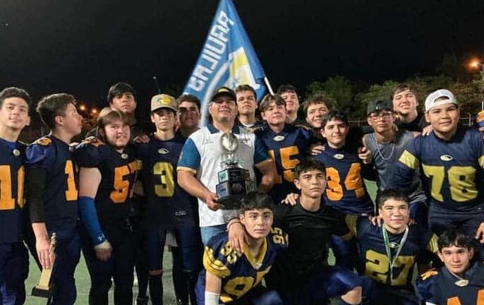 LAS ÁGUILAS DE LA UAS CELEBRAN EL TRIUNFO, POSAN PARA LA FOTO