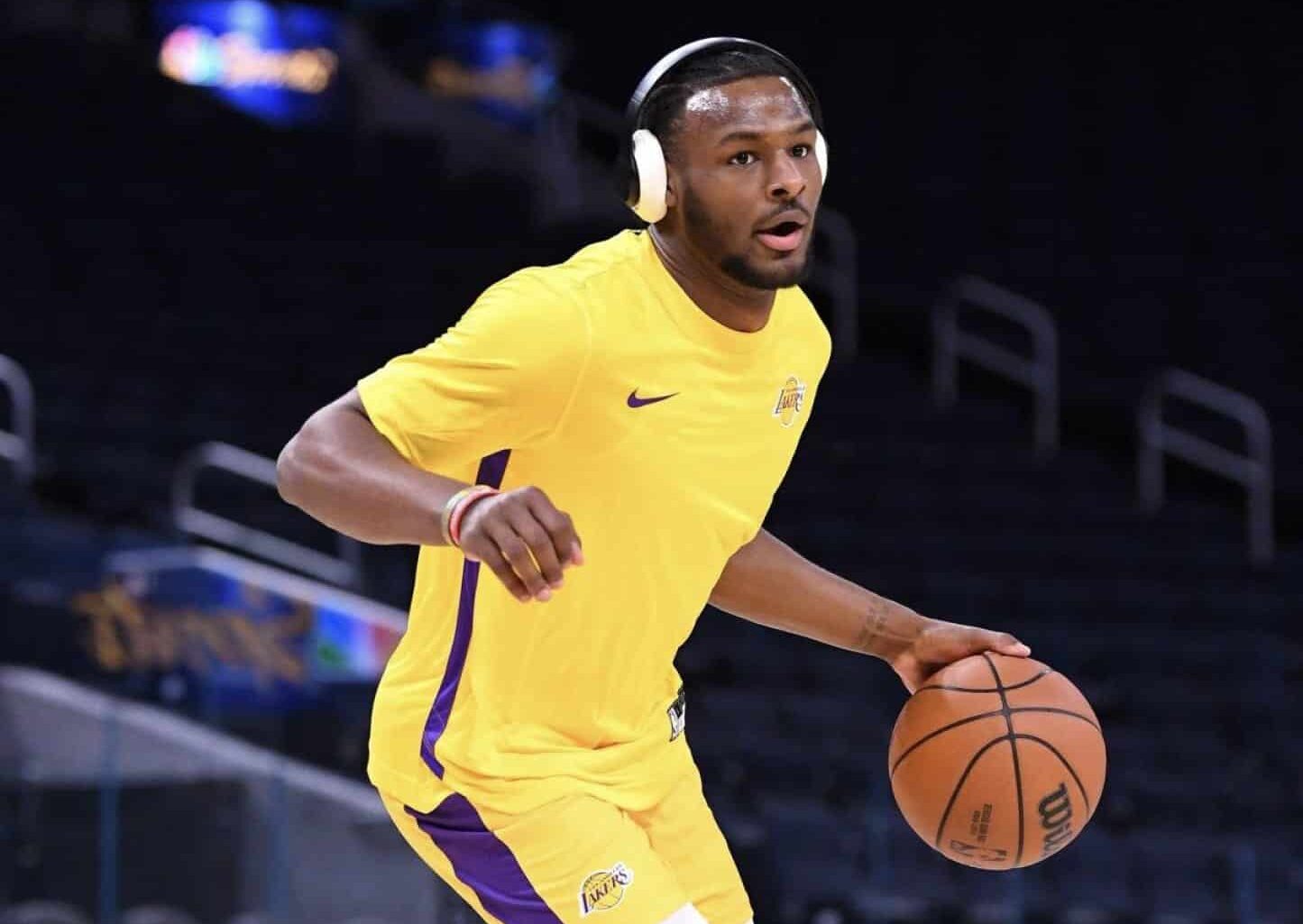 BRONNY JAMES DURANTE UN CALENTAMIENTO CON LOS LAKERS