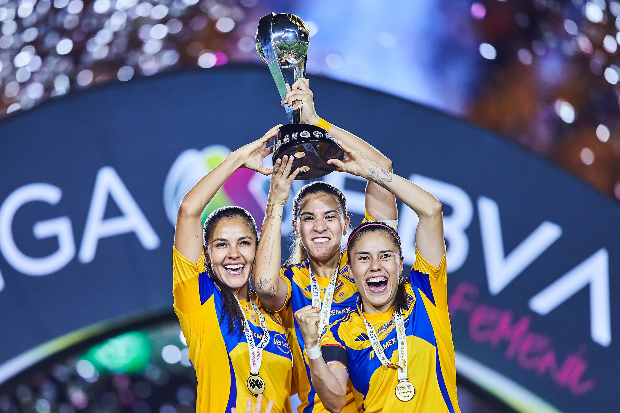 OVALLE TIGRES FEMENIL CAMPEÓN DE CAMPEONAS