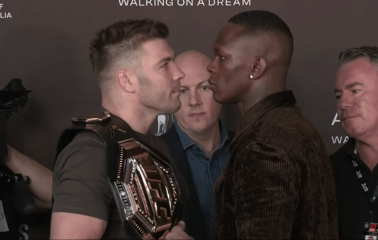 DRICUS DU PLESSIS A LA IZQUIERDA E ISRAEL ADESANYA A LA DERECHA