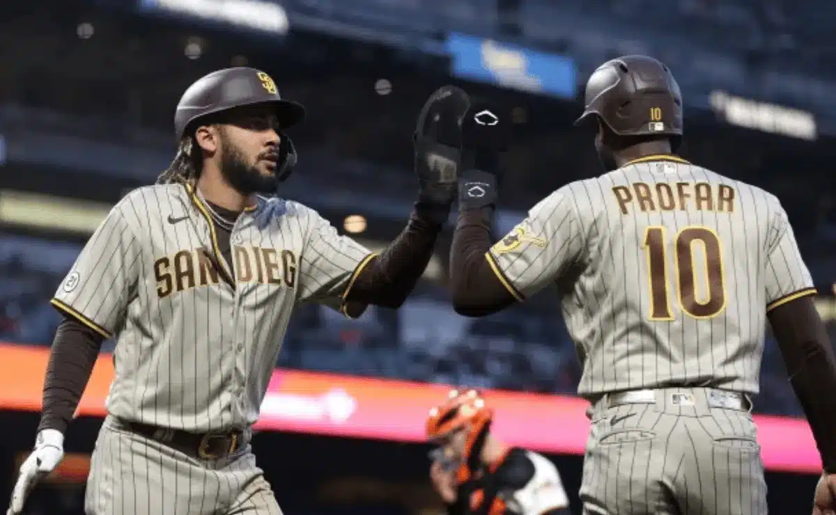 FERNANDO TATIS JR ANOTA CARRERA