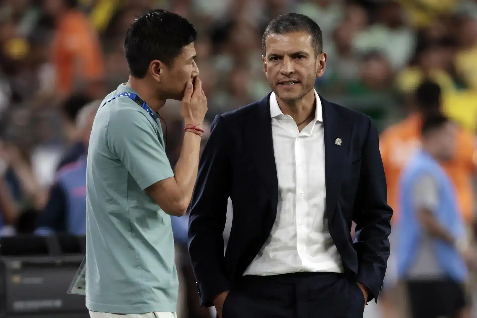 LOZANO COMPARTE OPNIONES DE SU AUXILIAR