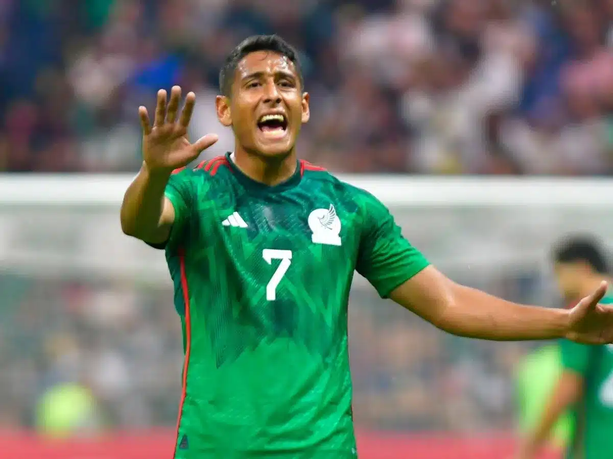 LUIS ROMO DA INDICACIONES EN LA MEDIA DE MÉXICO