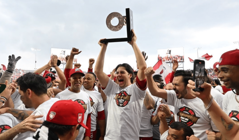 DIABLOS FESTEJA EL CETRO DE LA ZONA SUR