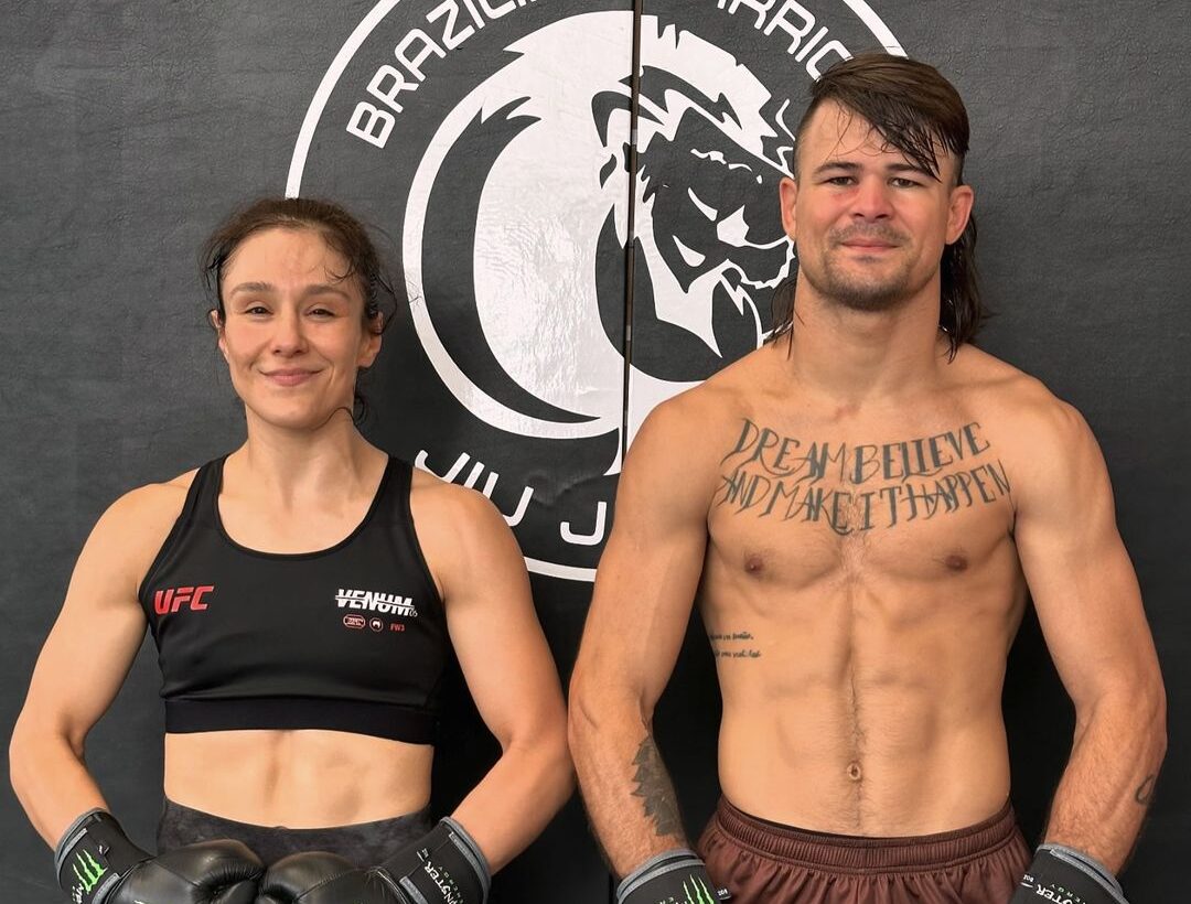 ALEXA GRASSO A LA IZQUIERDA Y DIEGO LOPES A LA DERECHA, POSAN PARA LA FOTO TRAS UN ENTRENAMIENTO
