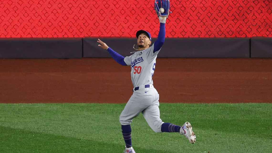 MOOKIE BETTS LE LLEGA A PELOTA