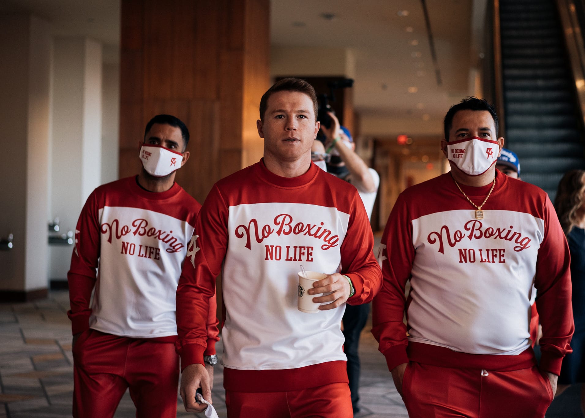 Canelo Álvarez está dispuesto a negociar con jeque Turki Al-Sheikh para enfrentar a Benavidez.