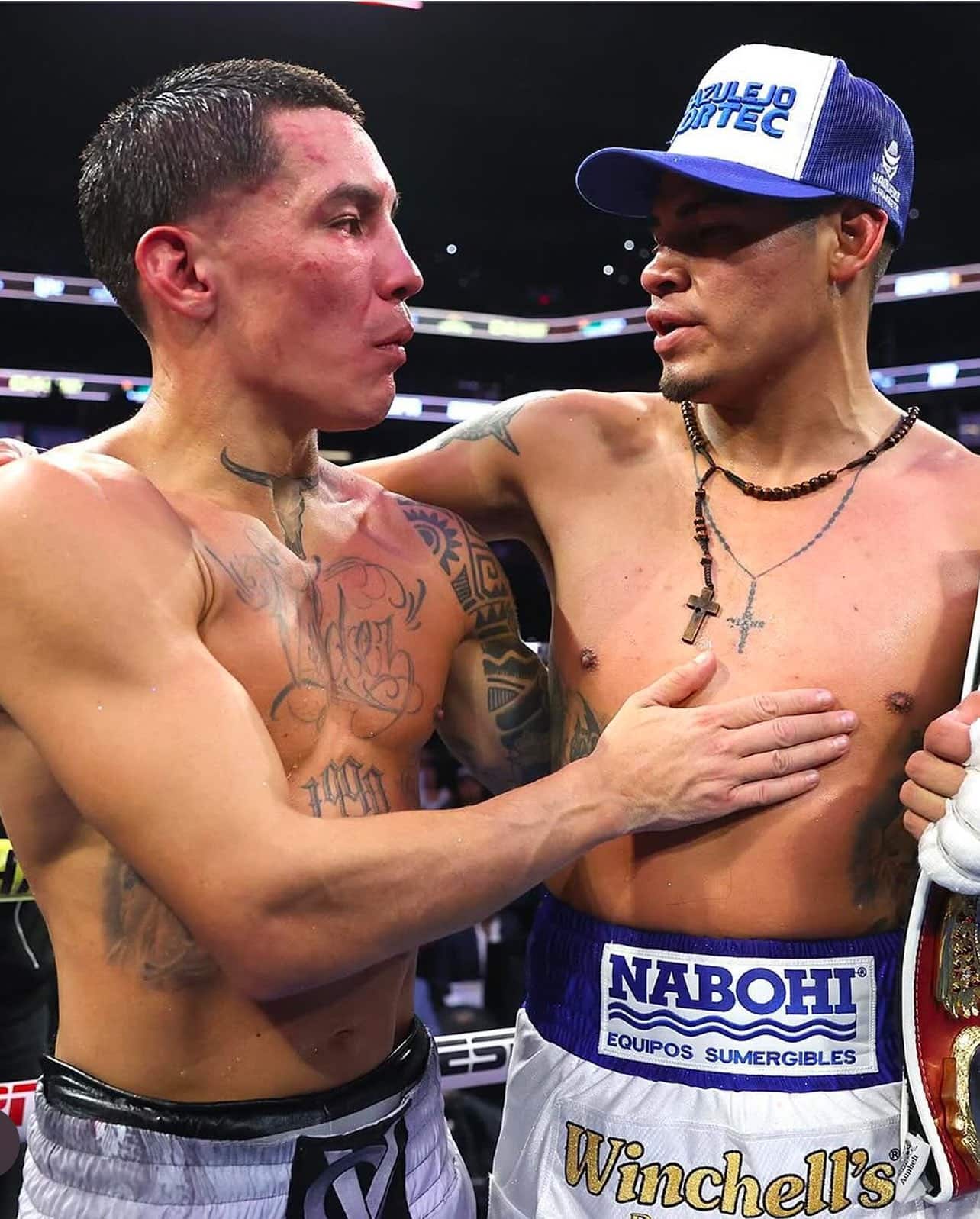 Óscar Valdez y 'Vaquero' Navarrete tras pelear el sábado en Phoenix.