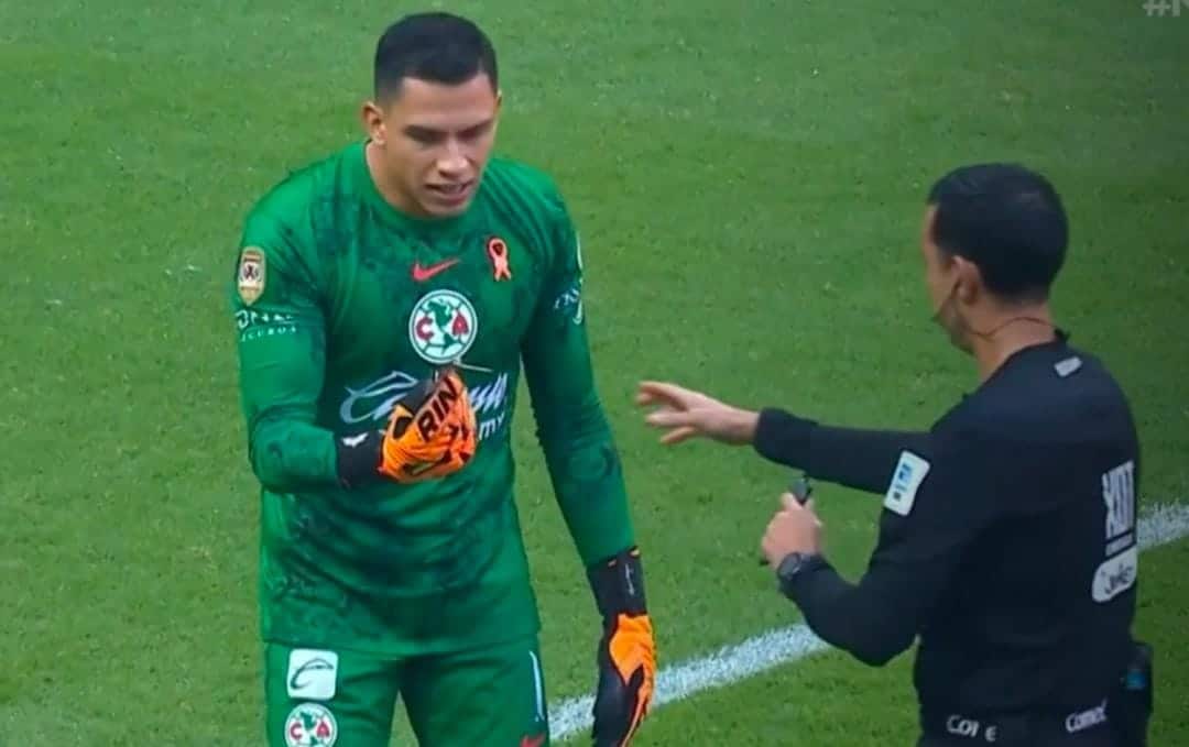 LUIS MALAGÓN FUE AGREDIDO POR LA AFICIÓN CON UNA NAVAJA DESDE LAS TRIBUNAS EN EL CLUB AMÉRICA VS TOLUCA FC
