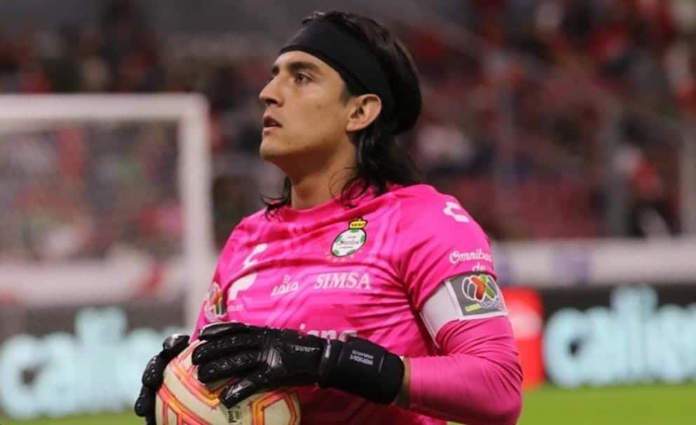 CARLOS ACEVEDO VA A TENER COMPETENCIA POR LA TITULARIDAD DE LA PORTERÍA DEL SANTOS LAGUNA ERA EL CLAUSURA 2025