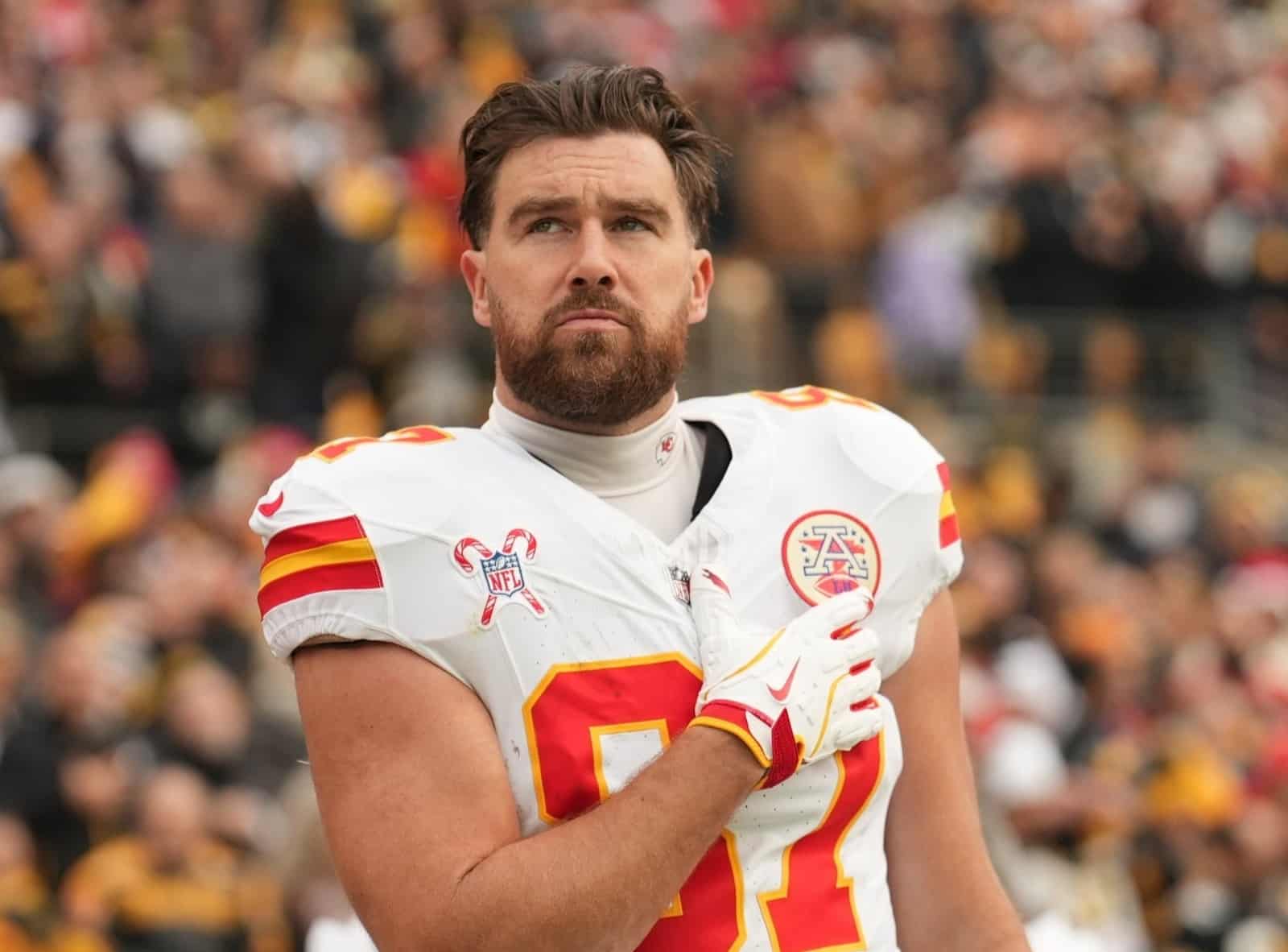 La estrella de los Chiefs, Travis Kelce, se convierte en el tercer TE con 1,000 recepciones.