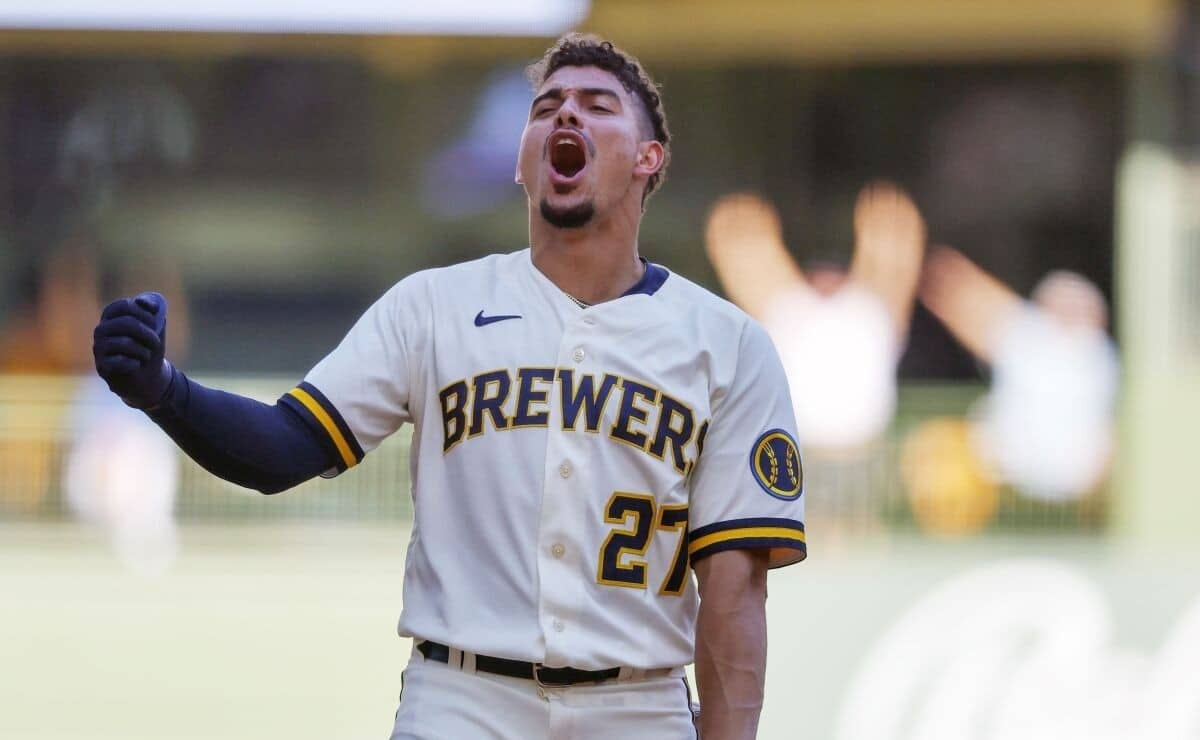 WILLY ADAMES FIRMA CONTRA CON LOS GIANTS