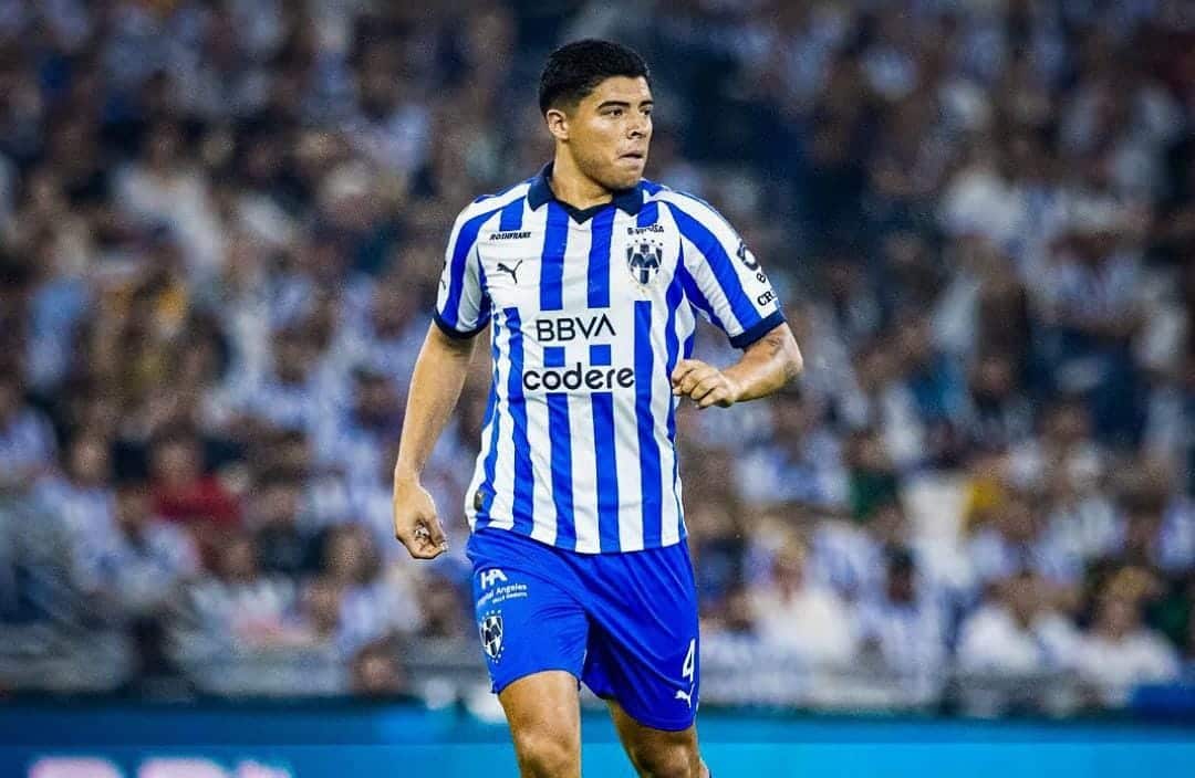 VÍCTOR GUZMÁN PUEDE SER UN IMPORTANTE BAJA PARA RAYADOS DESPUÉS DE LA LESIÓN DE CARLOS SALCEDO Y LA SALIDA DE SEBASTIÁN VEGAS EN EL CLAUSURA 2025