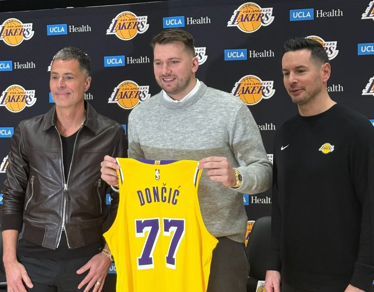Luka Doncic fue presentado este martes 4 de febrero con su nuevo equipo en la NBA.