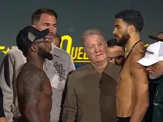 Carlos Adames enfrenta a Hamzah Sheeraz en uno de los tantos combates mundialistas de la velada en Arabia Saudita.