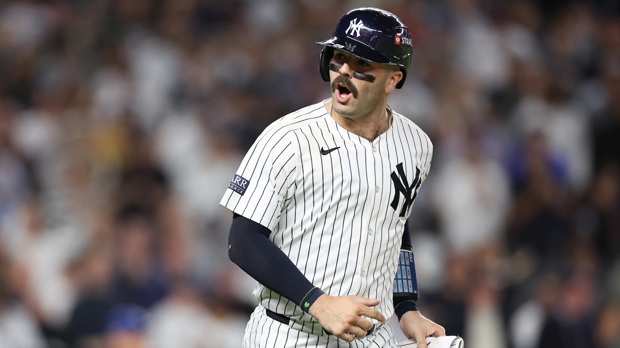 AUSTIN WELLS PEGA CUADRANGULAR EN SU PRIMER TURNO