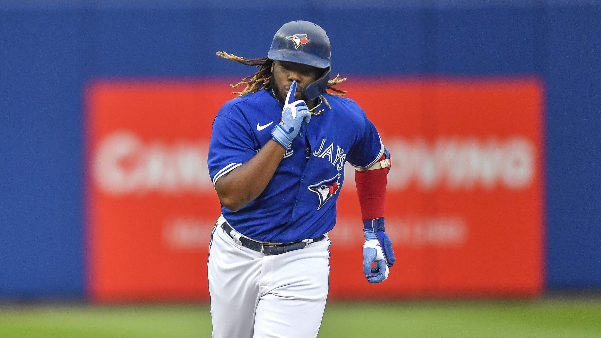 TORONTO GANA SU PRIMER JUEGO DEL AÑO