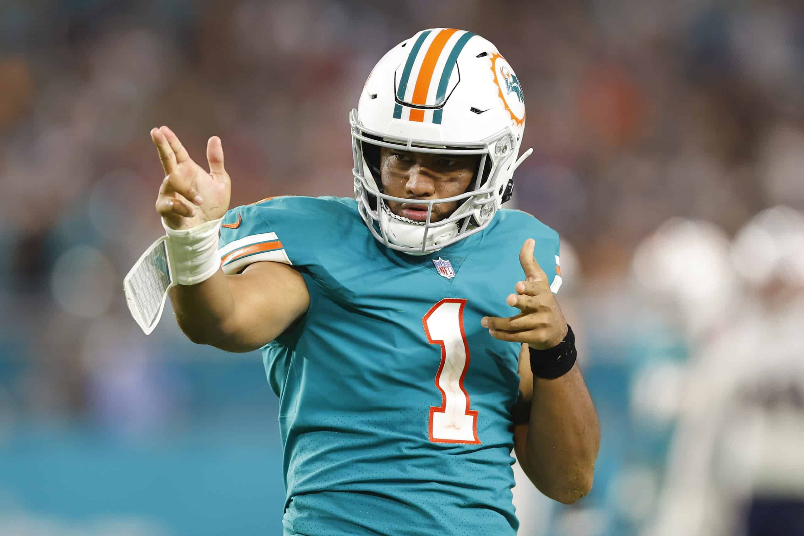 Tua Tagovailoa se encuentra dentro de los mejor pagados de 2025.