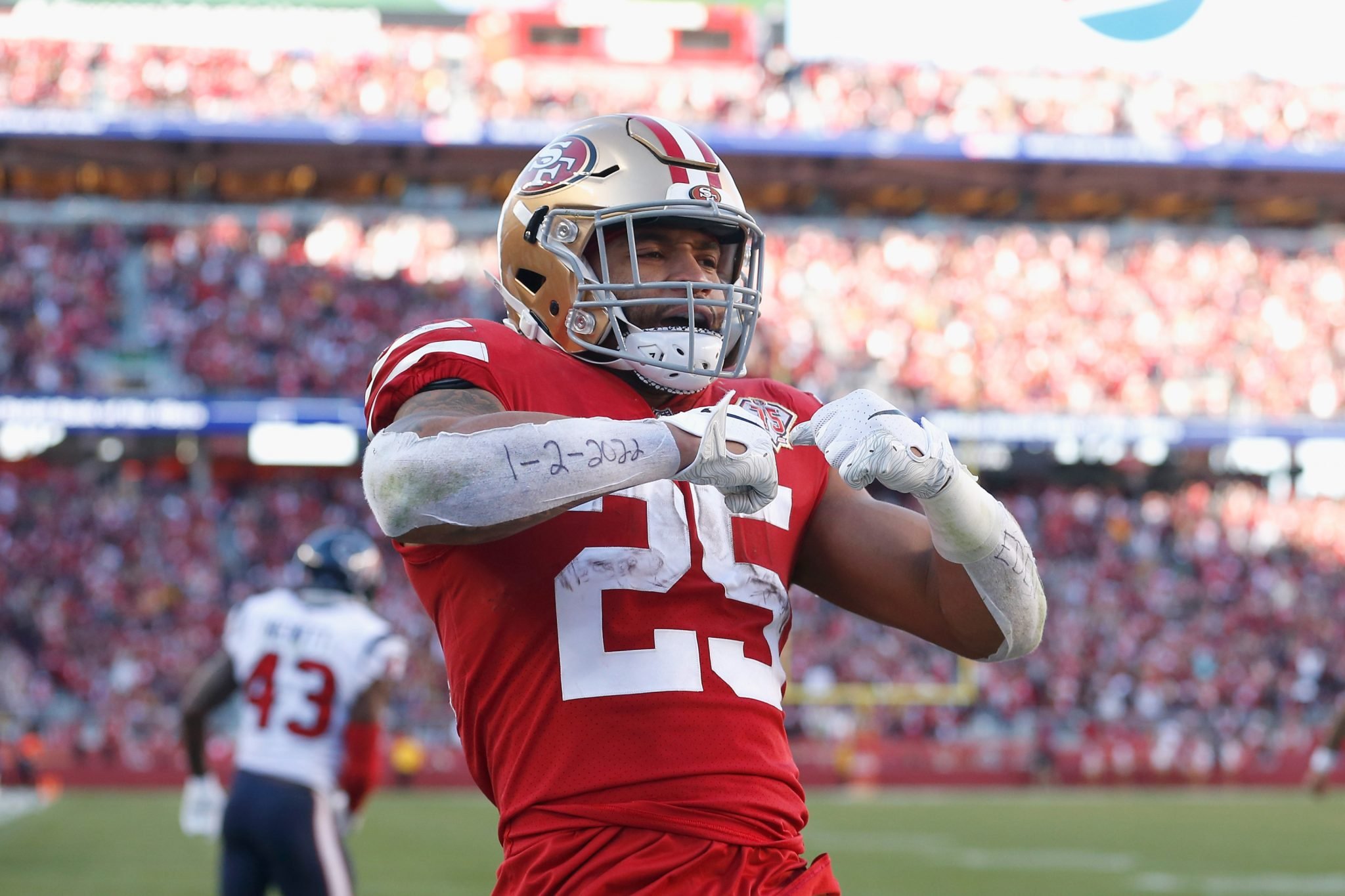 Los Kansas City Chiefs reforzaron su backfield el jueves pasado con el fichaje del corredor agente libre Elijah Mitchell.