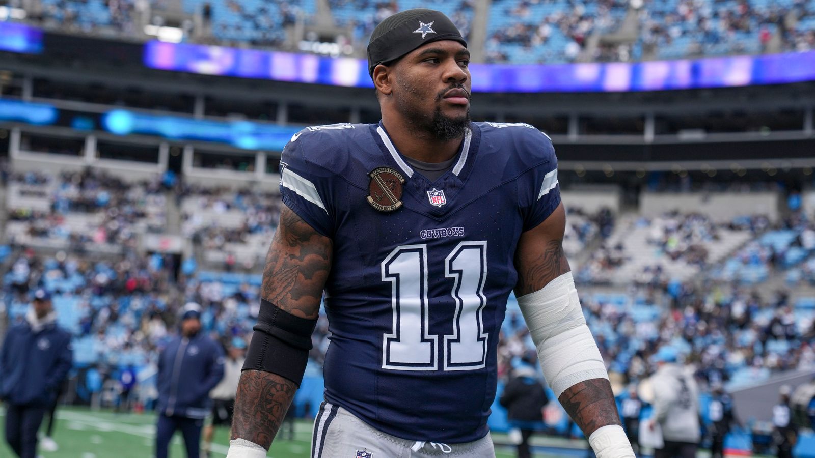 Micah Parsons, apoyador estelar de los Dallas Cowboys, afirmó este martes que es ridículo que su excompañero DeMarcus Lawrence cuestionara su profesionalismo en el campo de juego.