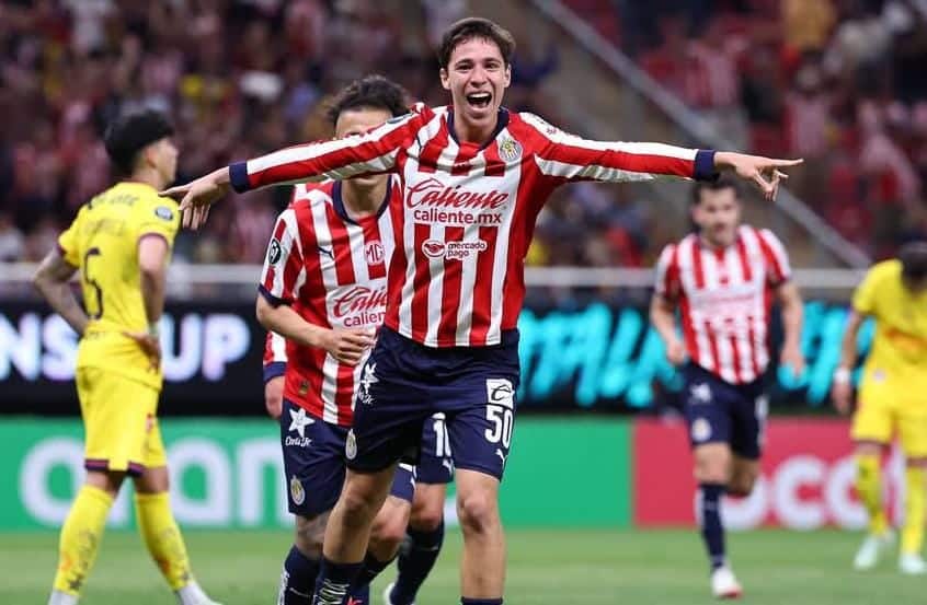CHIVAS LOGRÓ SACAR VENTAJA EN LA IDA DE CUARTOS DE FINAL FRENTE AL CLUB AMÉRICA CON UN AUTOGOL EN LA CONCACAF LIGA DE CAMPEONES