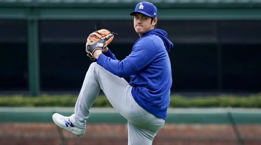 SHOHEI OHTANI LANZANDO