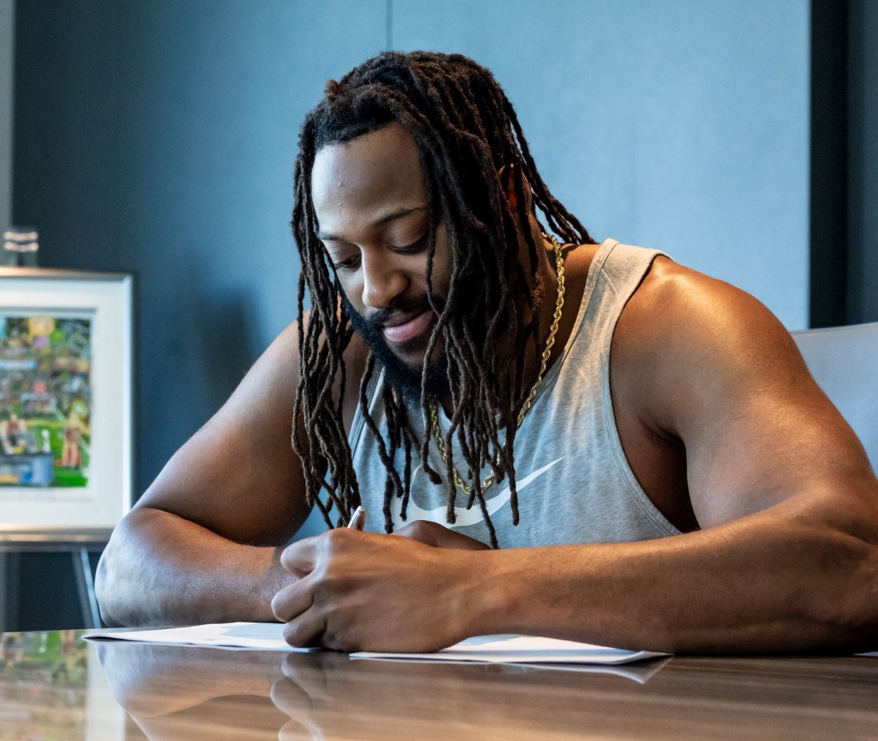 Los Dallas Cowboys atan a su jugador franquicia: Osa Odighizuwa firma por 4 años.