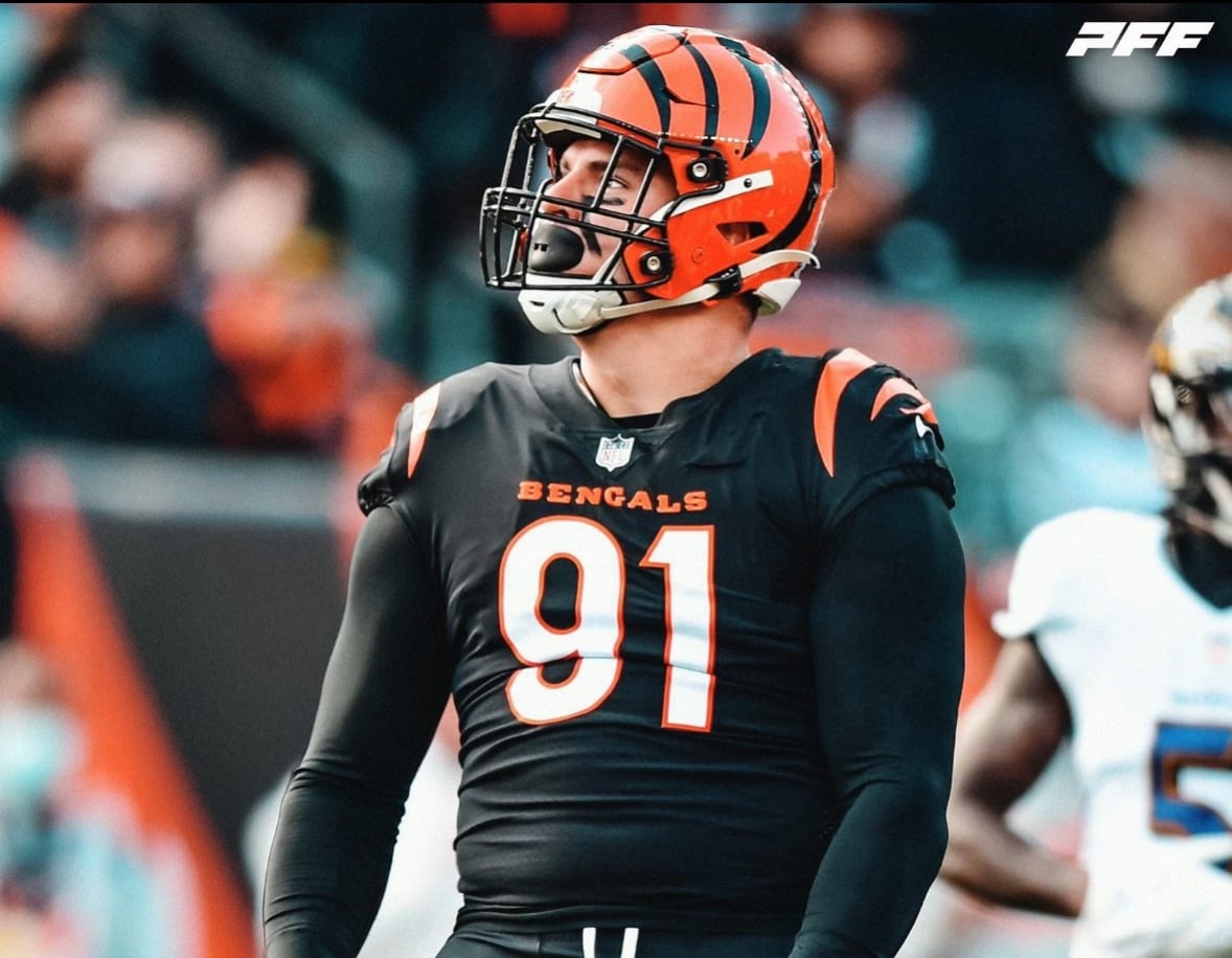 La estrella defensiva, líder en capturas de la NFL, buscará un nuevo equipo tras la falta de un contrato a largo plazo.