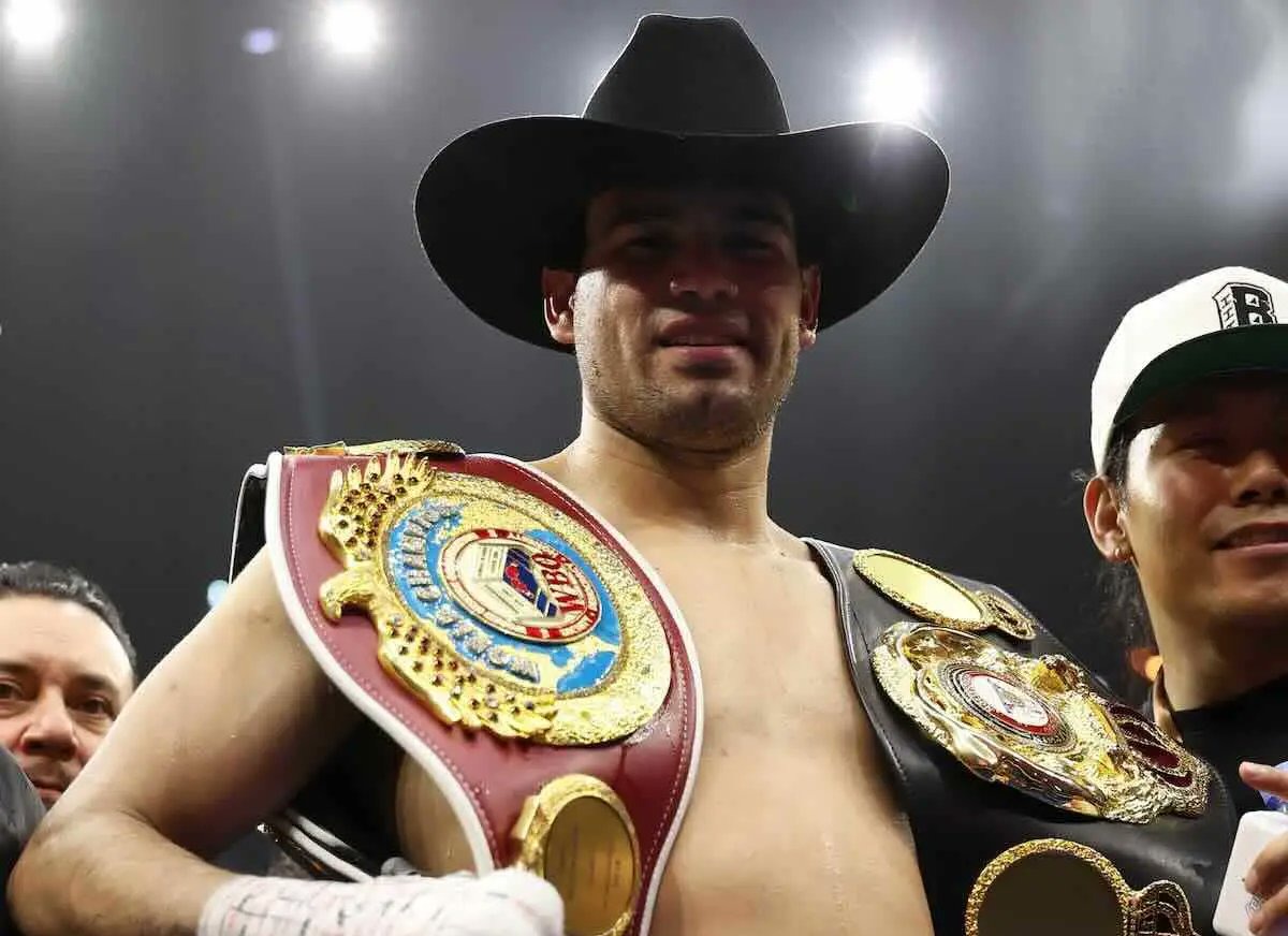 Zurdo Ramírez pide revancha con Bivol en 200 libras.