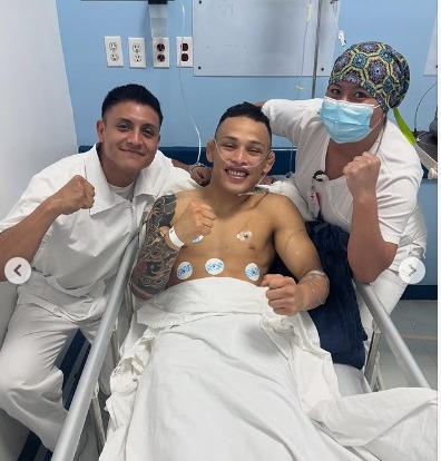 Ronaldo compartió en su cuenta de Instagram un posteo en que se mostró junto a su mujer internado luego de sufrir las brutales consecuencias del corte de peso.