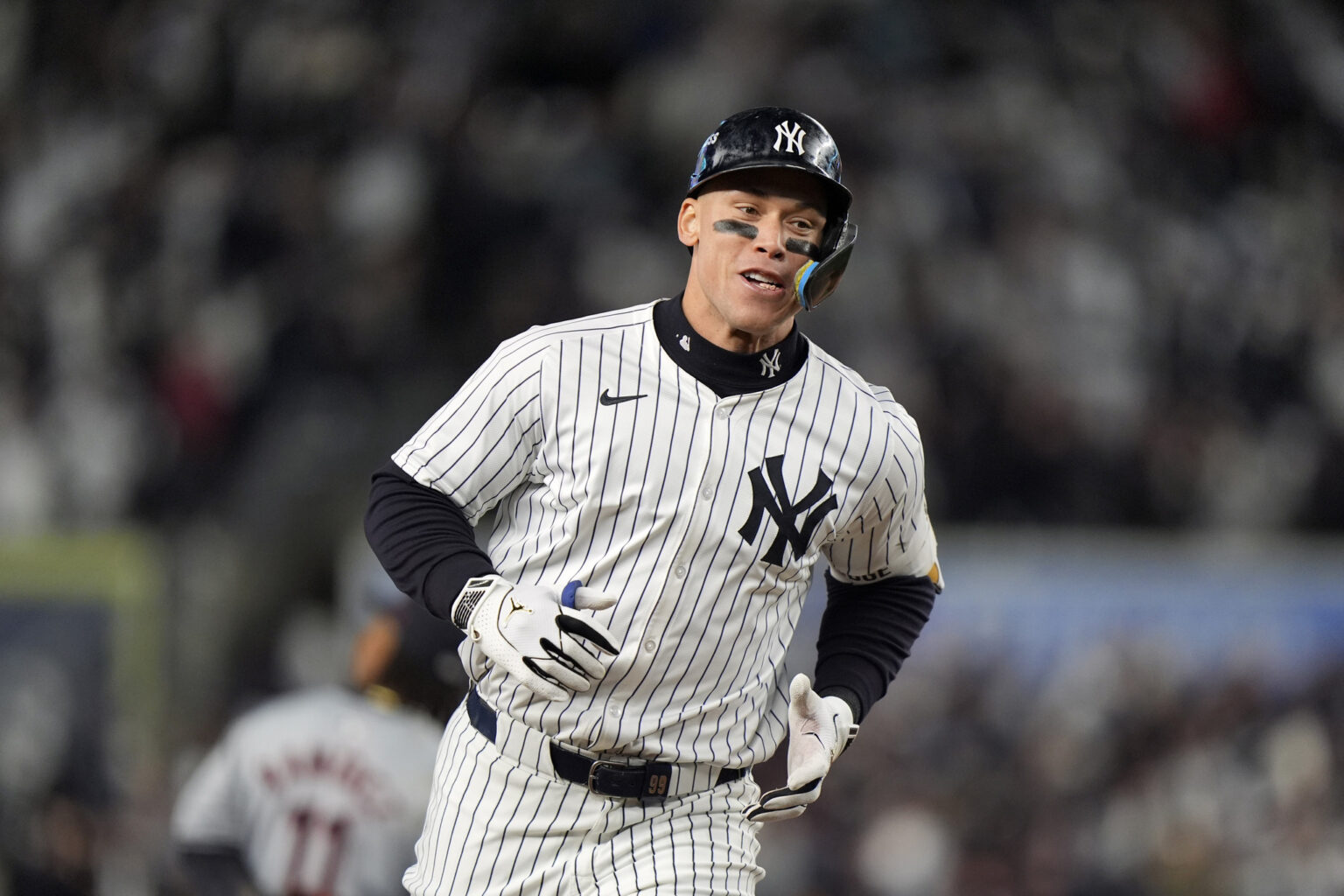 AARON JUDGE RECORRE LAS BASES