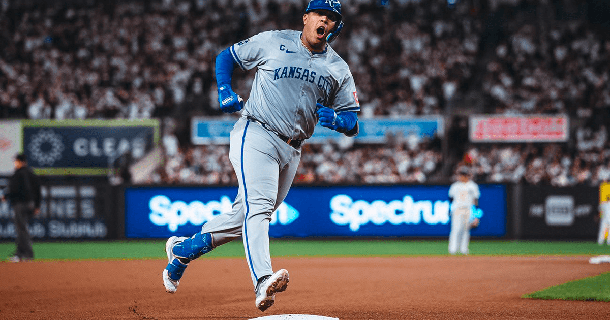 SALVADOR PÉREZ BUSCA DARLE LA SERIE A LOS ROYALS