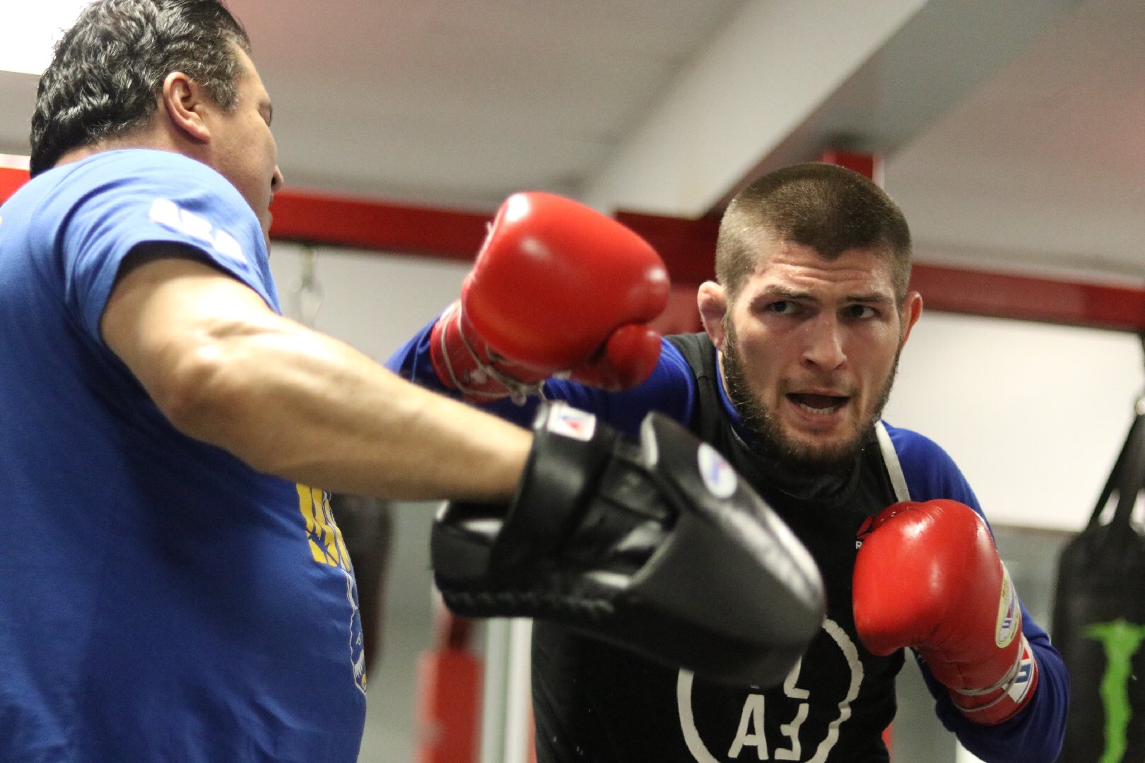 El invicto Khabib Nurmagomedov 'rebaja' a Ilia Topuria y niega un combate con Makhachev.