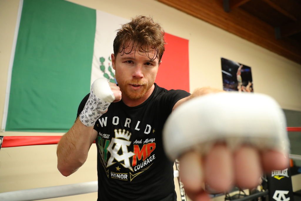 Saúl 'Canelo' Álvarez buscará que Cristiano Ronaldo salga a su lado en Arabia Saudita.