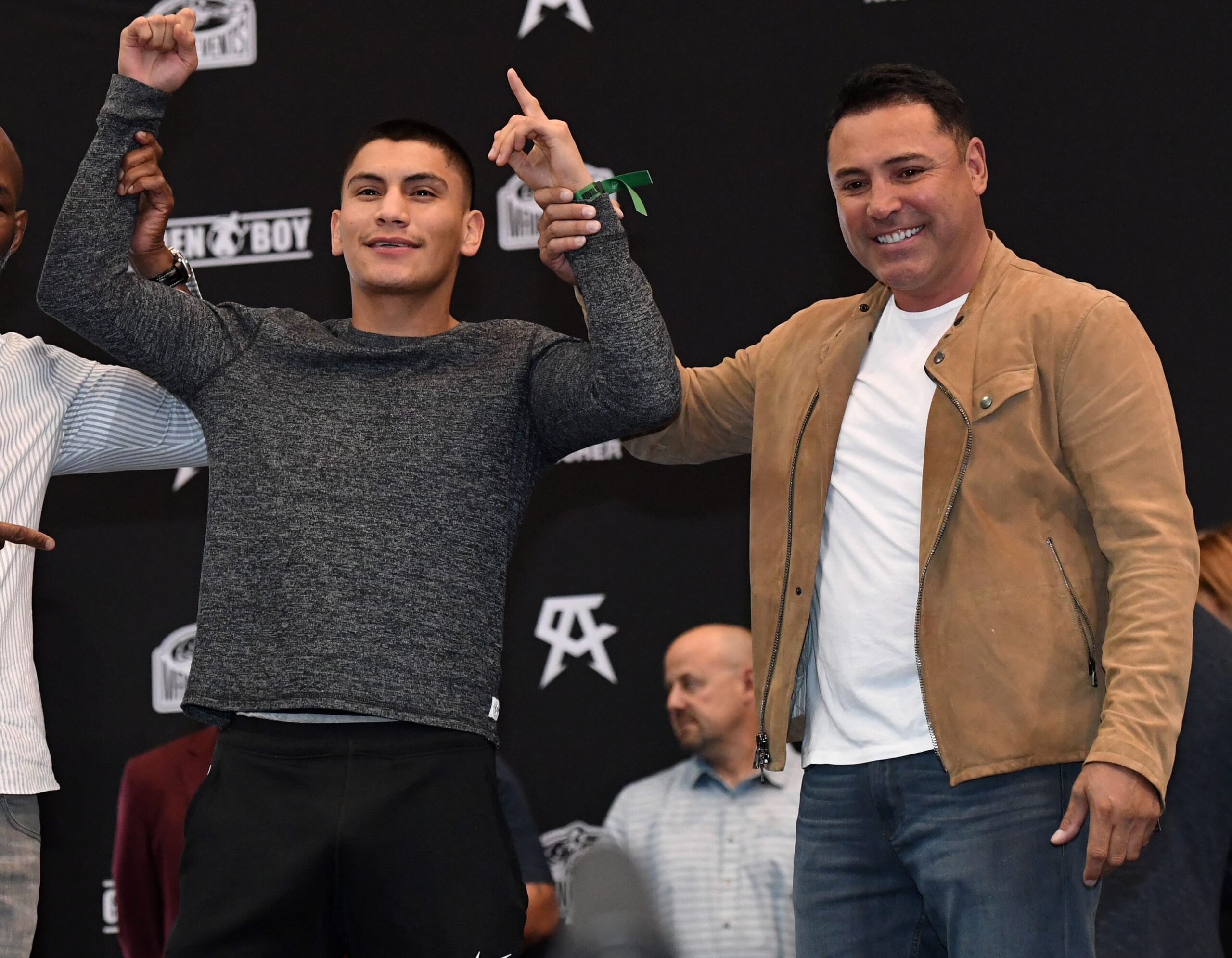 Oscar De La Hoya ve a Vergil Ortiz Jr enfrentándose a Errol Spence Jr como un posible "megaevento" en Dallas. 