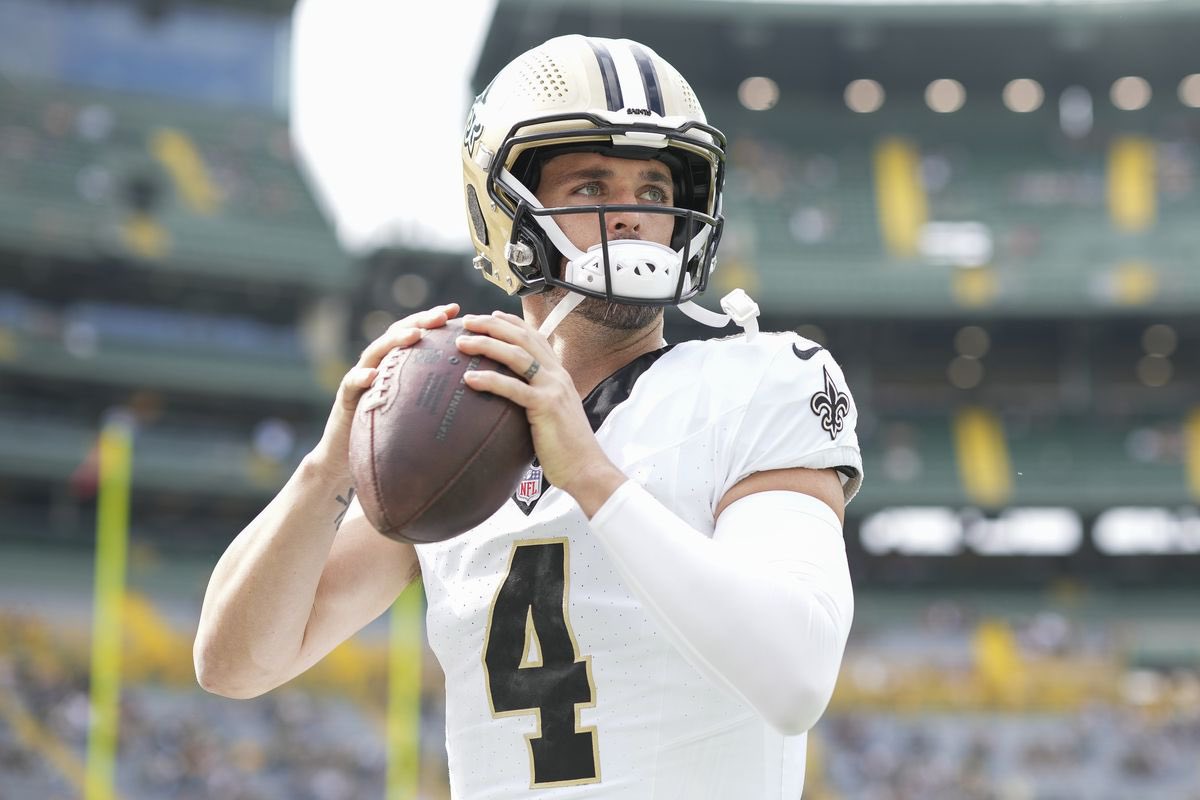 Derek Carr confirmó su lesión en el hombro durante un sermón de ChurchLV el domingo.