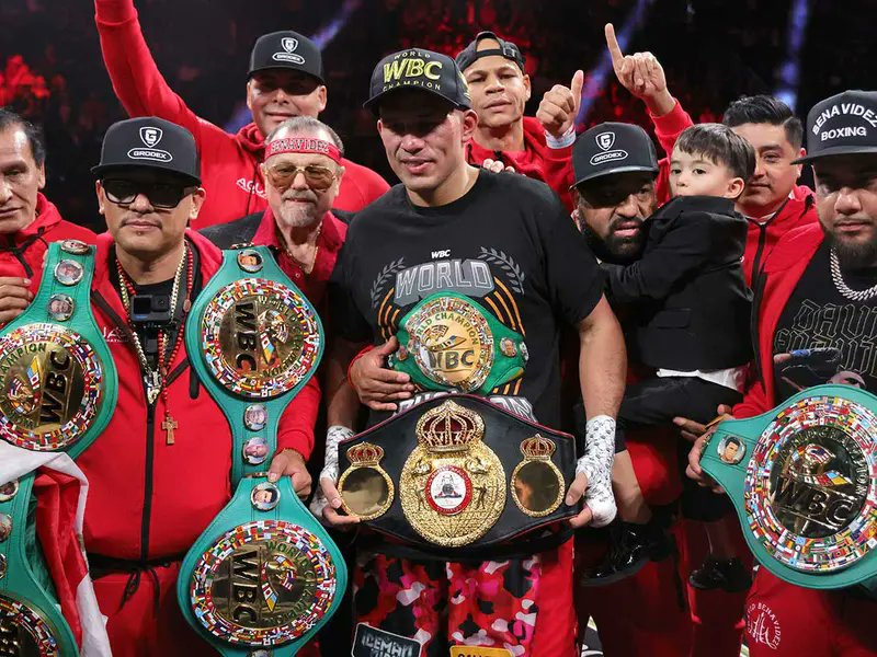 Dos campeones indiscutidos han evitado pelear con Benavidez.