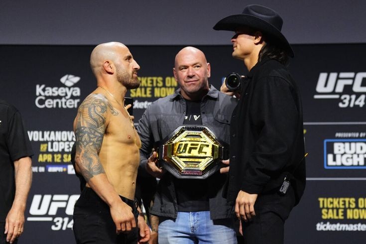 Alexander Volkanovski y Diego Lopes se ven las caras en el gran combate del peso pluma.