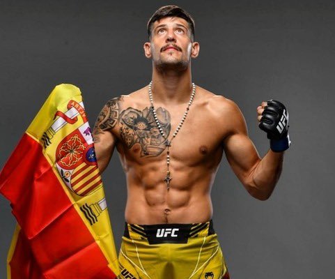 Álvarez es conocido por su mentalidad de buscar el final de la pelea en cada combate.