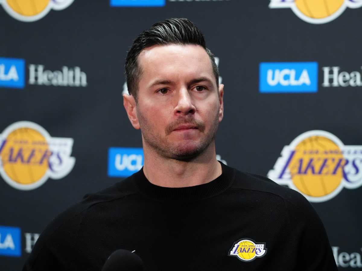 Duras críticas han surgido para el entrenador de los Lakers en el juego 4.